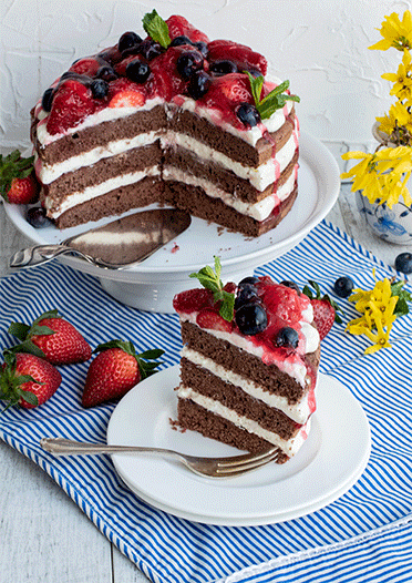 Rezeptbild: Beeren-Schoko-Torte mit Eierlikör