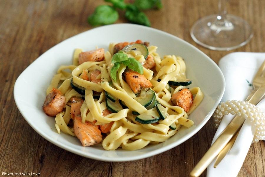 Rezeptbild: Tagiatelle mit Zucchini und Lachs