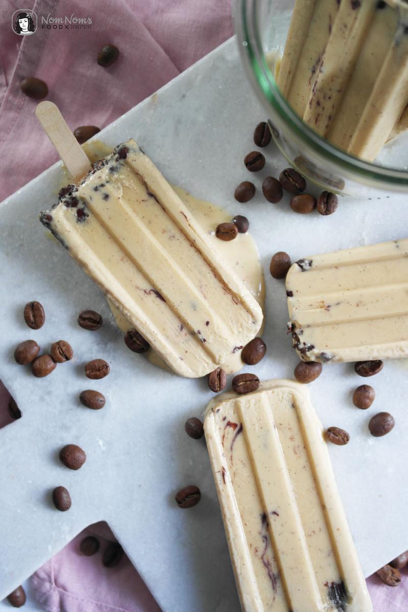 Rezeptbild: Kaffee-Karamell-Eis am Stil