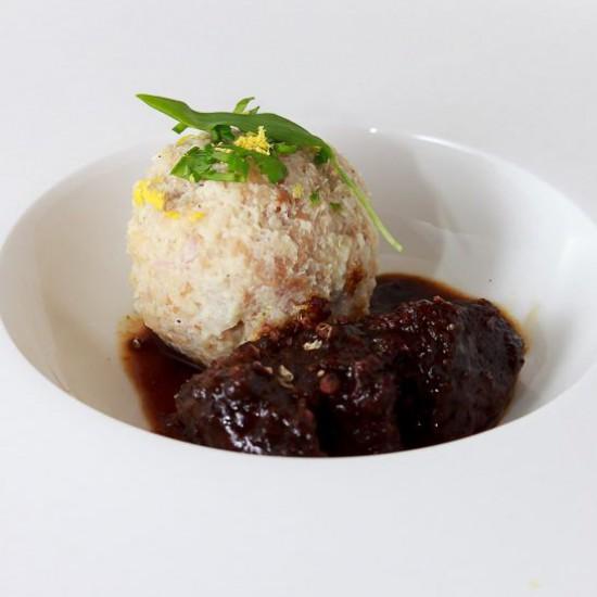 Rezeptbild: Rehgulasch mit Semmelknödel