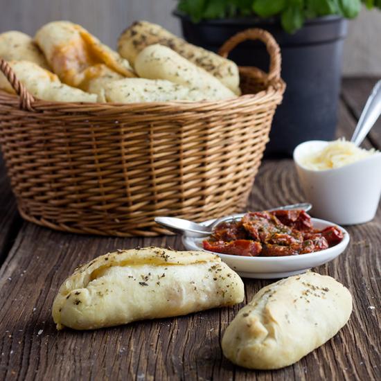 Rezeptbild: Pizzabrötchen mit dreierlei Füllung
