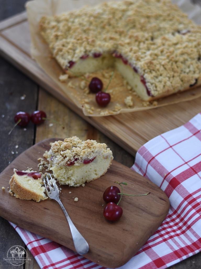 Rezeptbild: Dänischer Kirschkuchen mit Haferstreuseln
