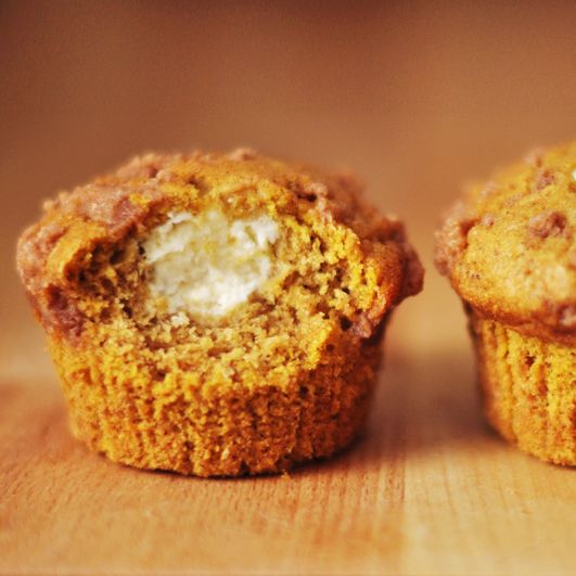 Rezeptbild: Kürbis-Frischkäse-Muffins mit Zimtstreuseln