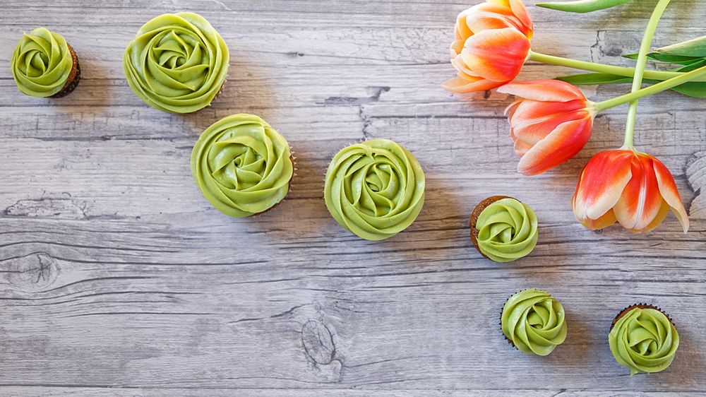 Rezeptbild: Toffeeplum Cupcake an Avocadotopping