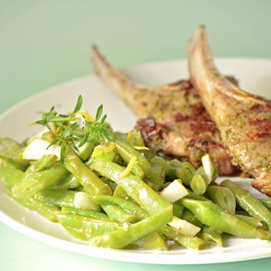 Rezeptbild: Lammkoteletts in Kräutermarinade mit Bohnensalat