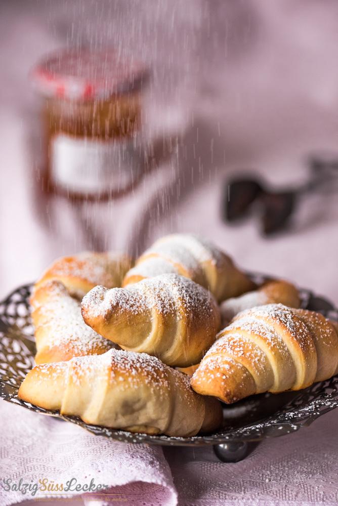 Rezeptbild: Butterhörnchen - mit drei Bissen sind sie weg