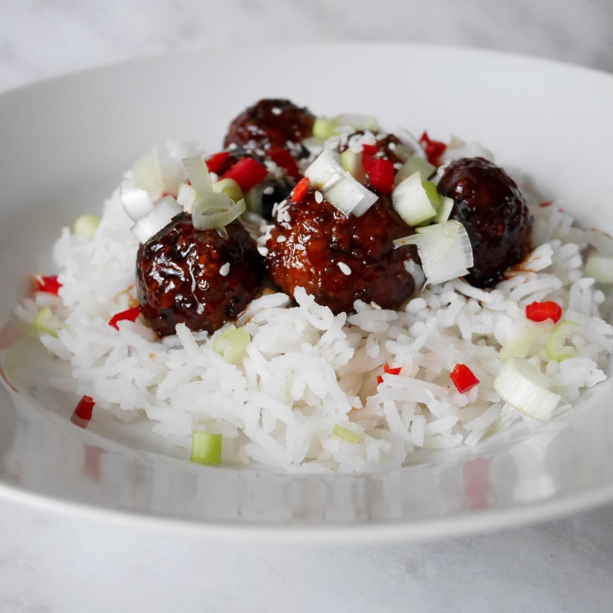 Rezeptbild: Vegetarische Teriyaki-Bällchen mit Reis