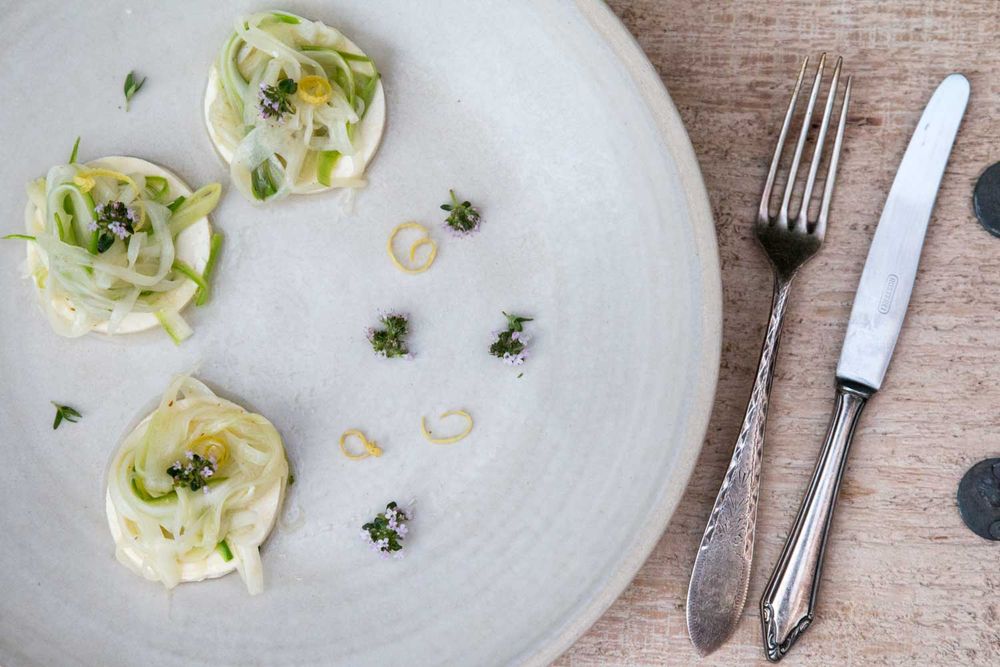 Rezeptbild: Meikaas mit sautierten Spargelspaghetti