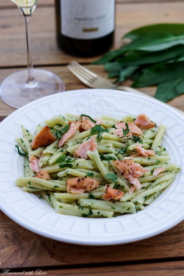 Rezeptbild: Casarecce mit Bärlauch-Minz-Pesto und Lachs