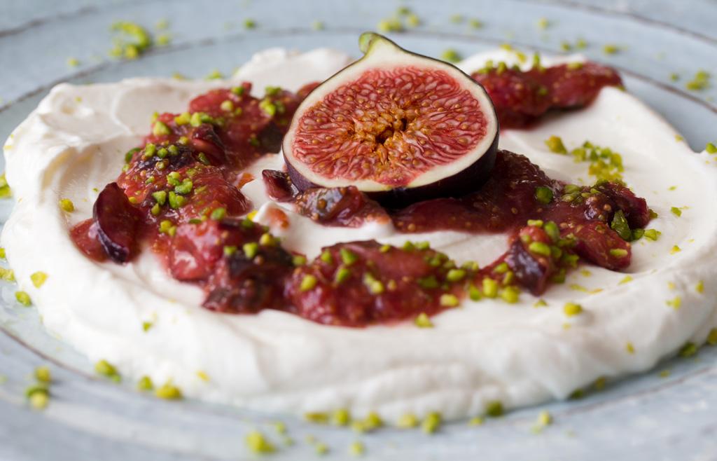 Rezeptbild: Labneh trifft Feige: cremiger Frischkäse mit süßem Feigenkompott