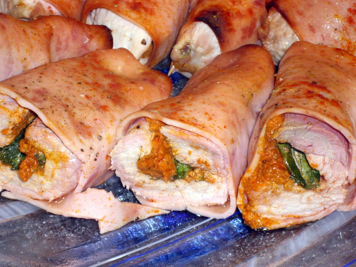 Rezeptbild: Gefuellte Schweineplaetzchen im Schinken Mantel