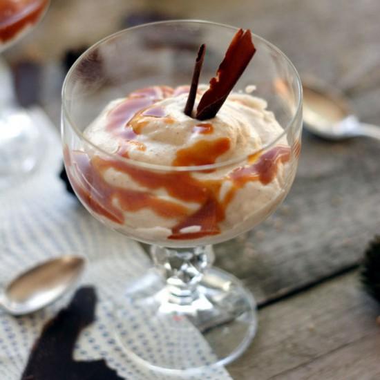 Rezeptbild: Maronenmousse mit Hagebuttensauce
