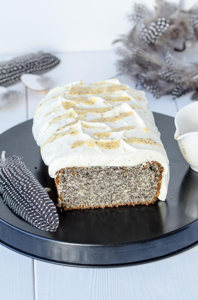 Rezeptbild: Mohnkuchen mit Eierlikör-Creme