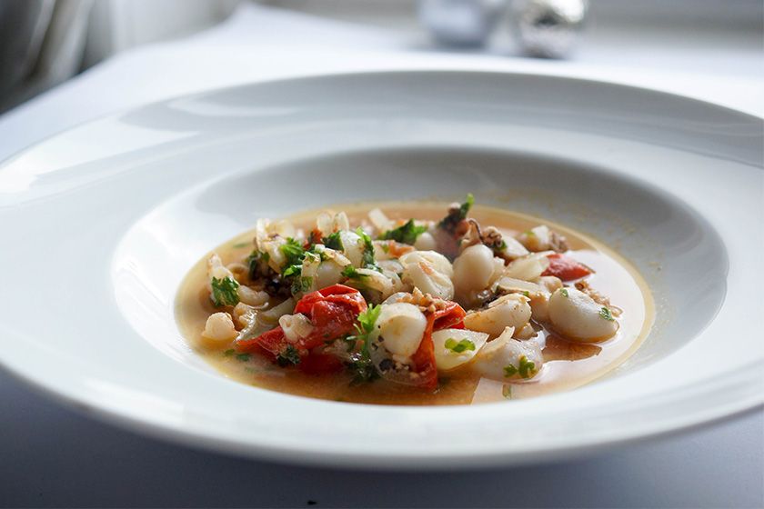 Rezeptbild: Baby Tintenfisch (Sepia) in Weißwein mit Cherry-Tomaten