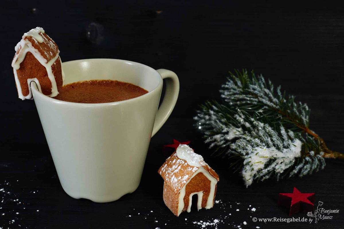 Rezeptbild: Kleine Lebkuchenhäuschen für den Tassenrand