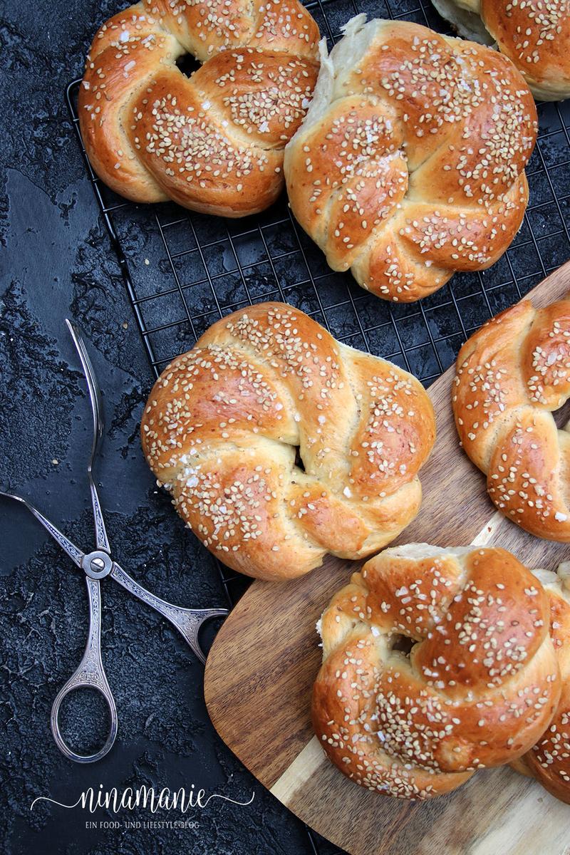 Rezeptbild: Herzhafte Hefekringel