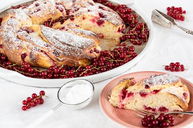Rezeptbild: Johannisbeerkranz mit Vanillepudding