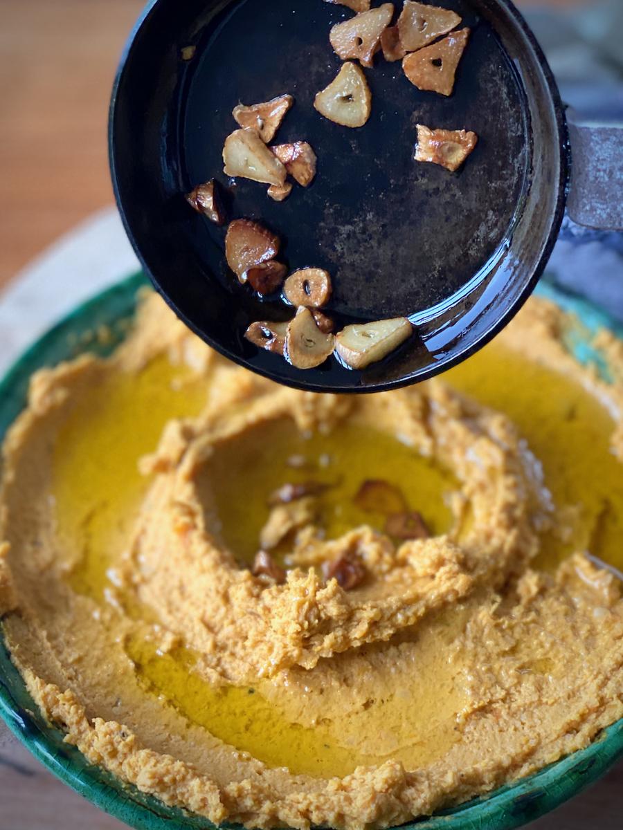 Rezeptbild: Kürbis-Hummus mit geröstetem Butternut Kürbis