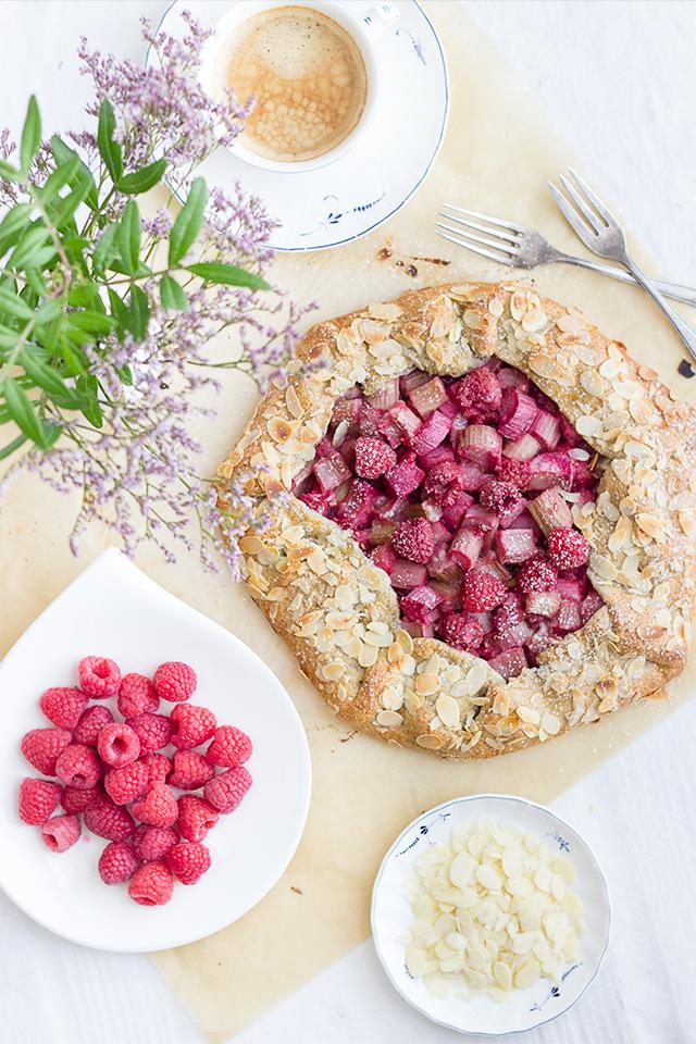 Rezeptbild: Himbeer-Rhabarber-Galette