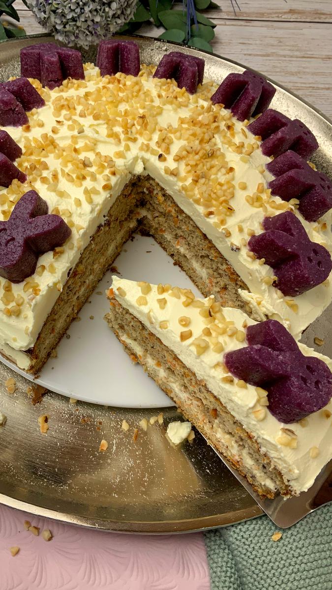 Rezeptbild: Saftiger low carb Karottenkuchen ohne Zucker
