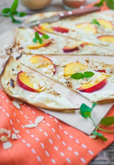 Rezeptbild: Nektarinen Flammkuchen