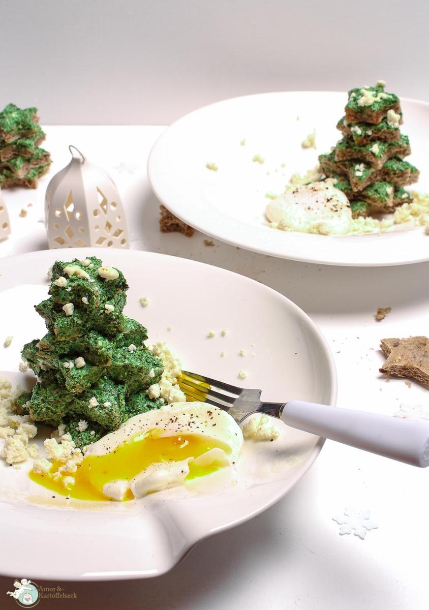 Rezeptbild: verschneiter Tannenbaum mit wachsweichem Ei