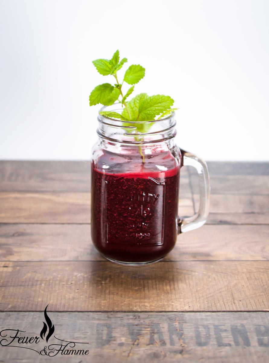 Rezeptbild: Purple Juice mit roter Beete und Brombeeren