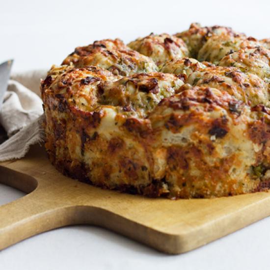 Rezeptbild: Kräuter-Käse-Pizzabrot