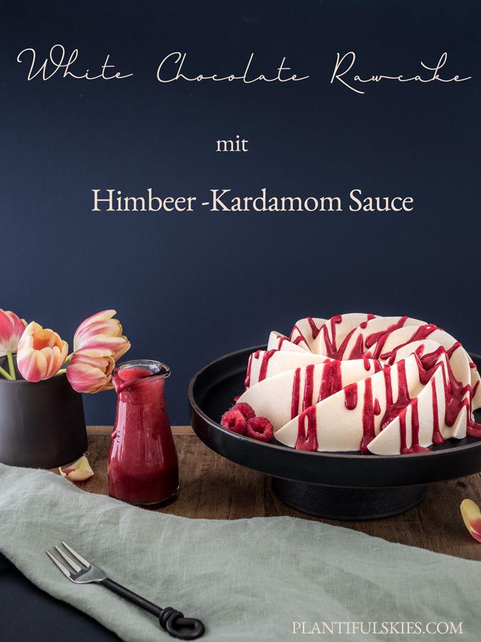 Rezeptbild: White Chocolate Rawcake mit Himbeer-Kardamom Sauce