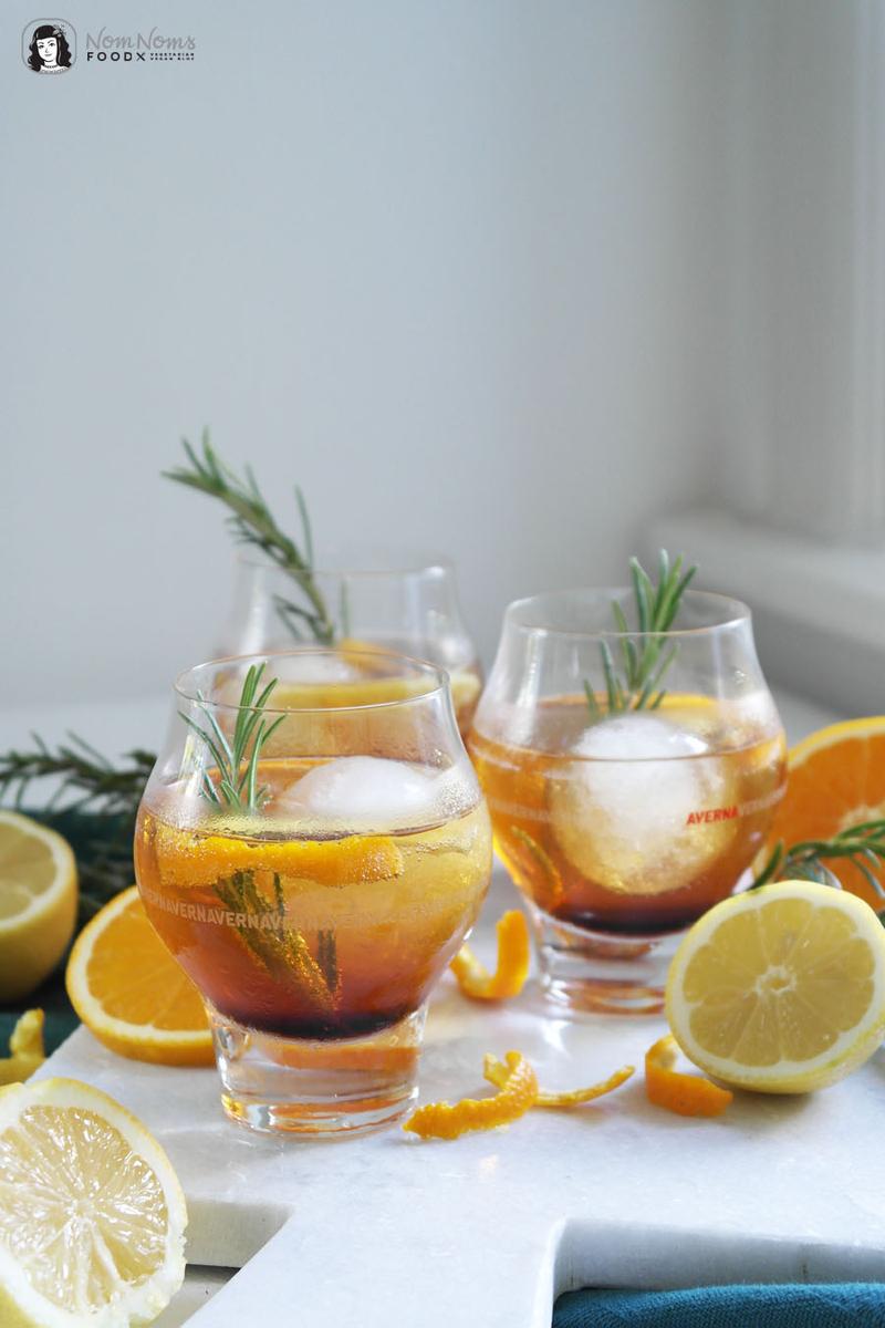 Rezeptbild: Kräuter Gin Tonic mit Averna und Rosmarin (Werbung)