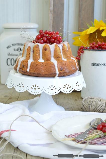 Rezeptbild: roter Johannisbeer Gugelhupf 