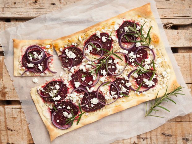 Rezeptbild: Flammkuchen mit Feta und Rote Bete