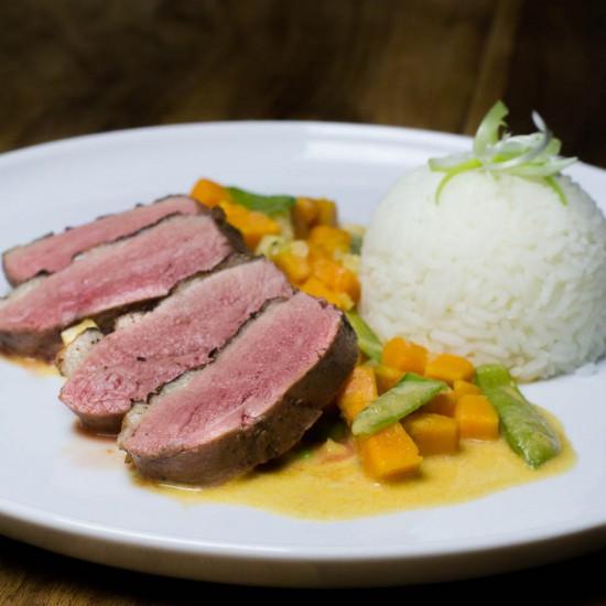 Rezeptbild: Entenbrust Sous Vide mit Süßkartoffel Thai Curry