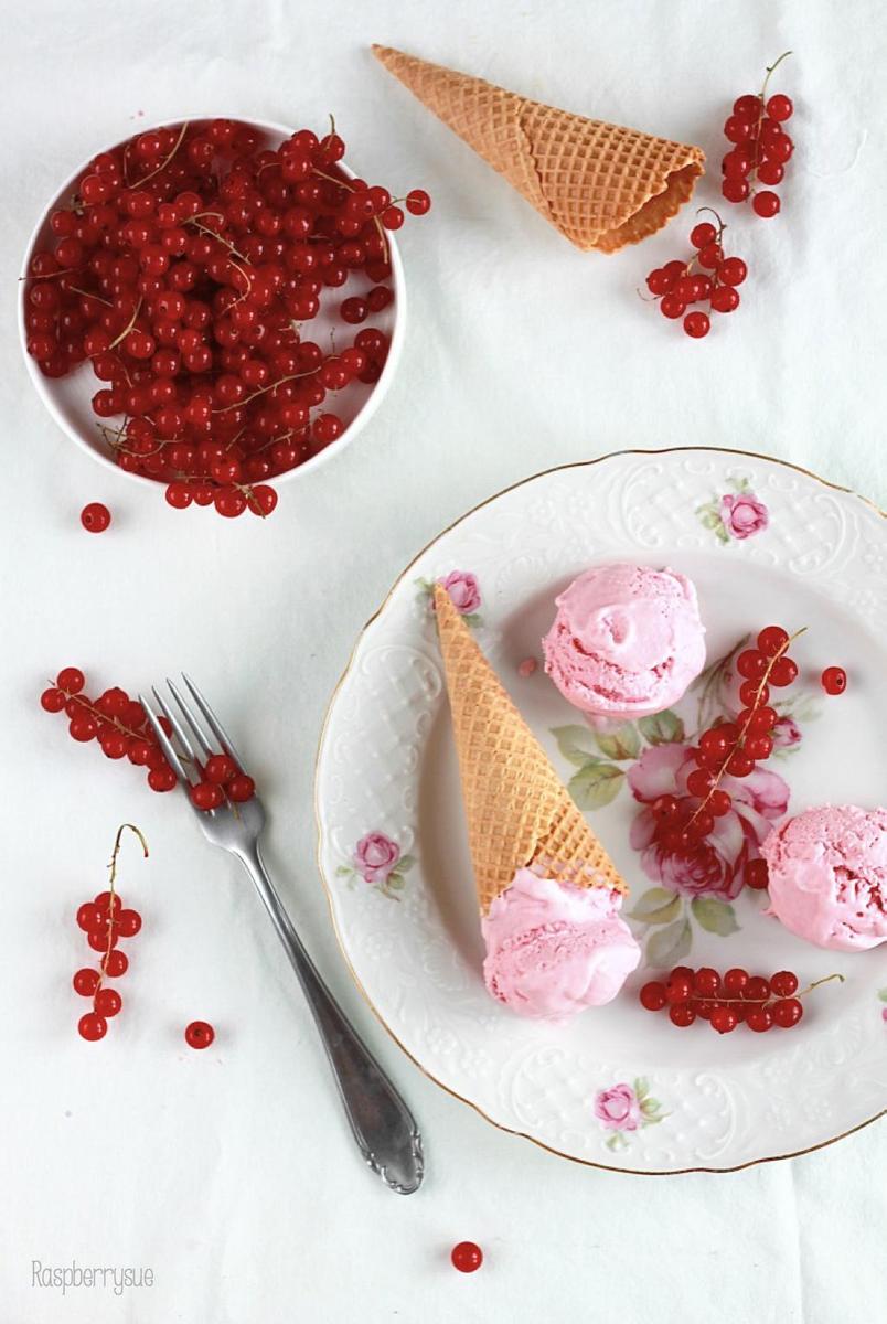 Rezeptbild: Johannisbeer-Sesam-Eis