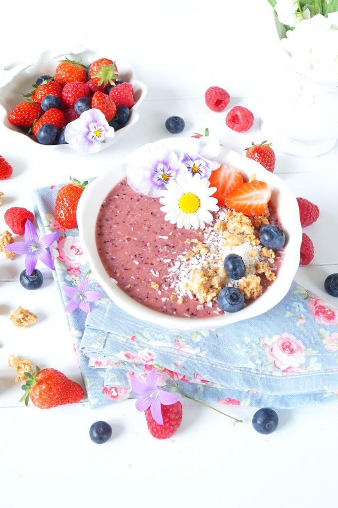Rezeptbild: Smoothiebowl mit Kokoscrunch 