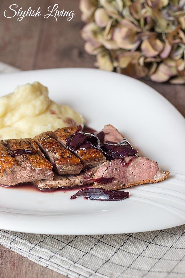 Rezeptbild: Entenbrustfilet mit Crème de Cassis Sauce