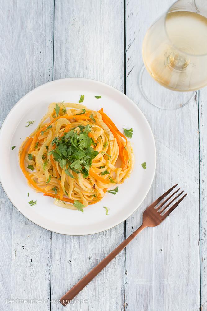Rezeptbild: Pasta in Orangensauce mit Fenchel und Möhren aus dem Ofen