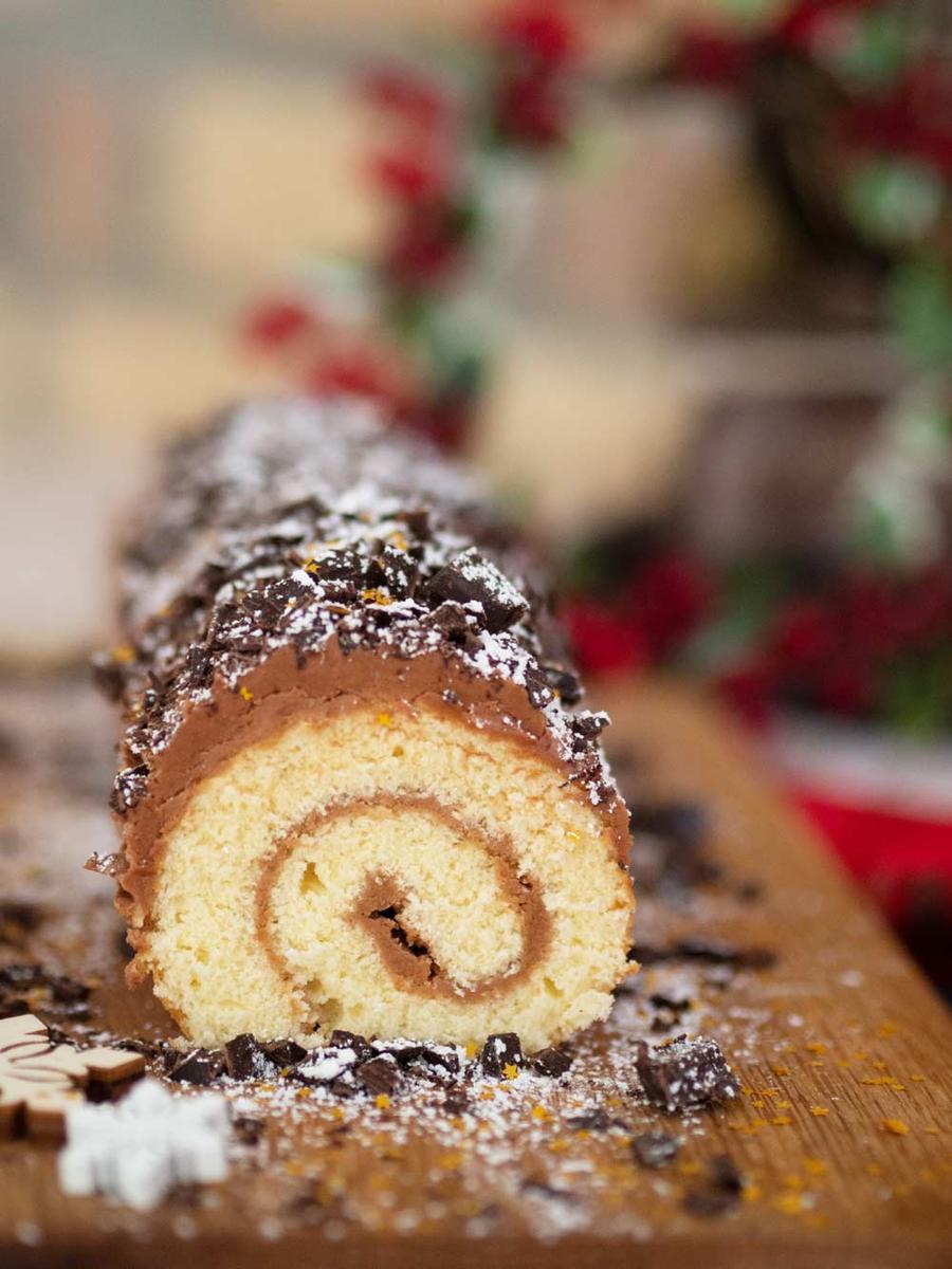Rezeptbild: Yule Log - Biskuitrolle mit Schokladencreme