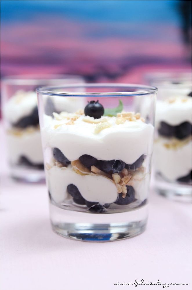 Rezeptbild: Blaubeer-Frischkäse-Schichtdessert