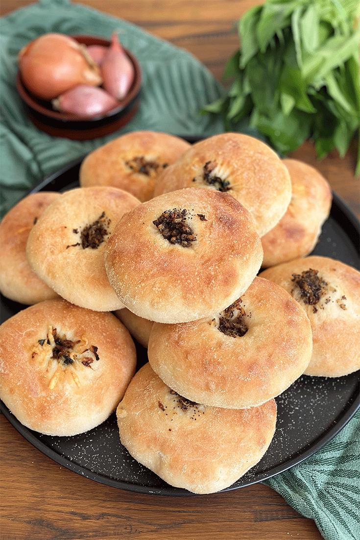 Rezeptbild: Bialys – Gefüllte Brötchen in zwei Varianten