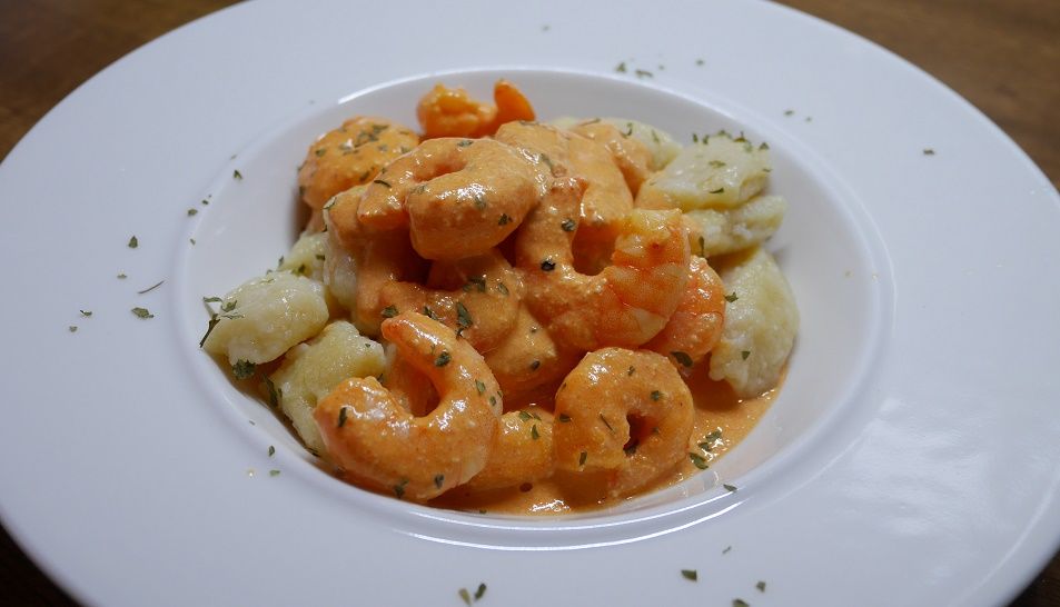 Rezeptbild: Gnoccis, Whisky-Soße, Garnelen
