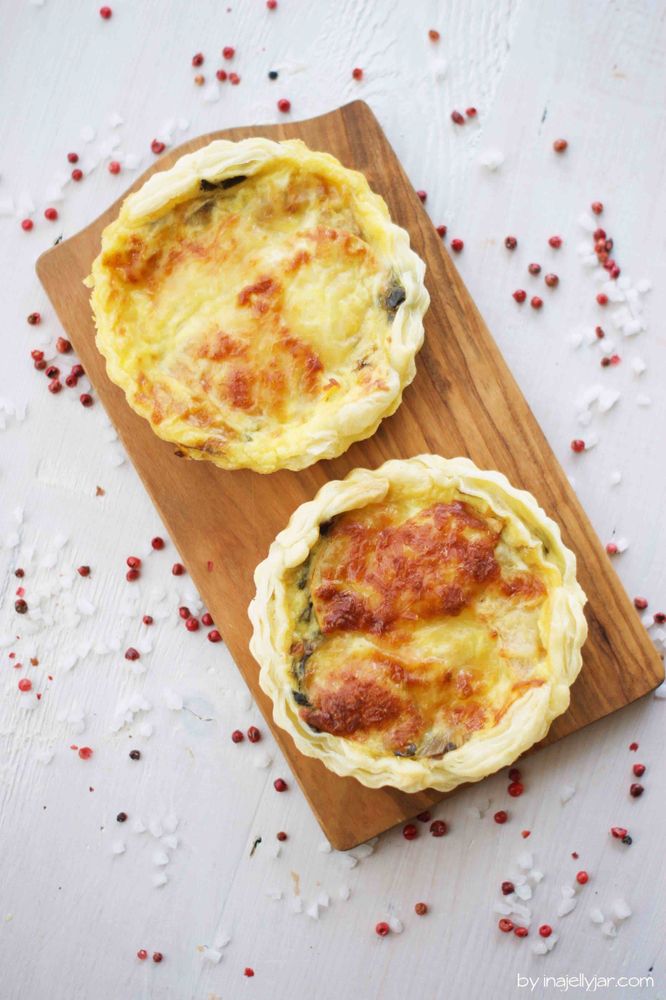 Rezeptbild: Kleine Mangold-Quiches mit Käse und Apfel