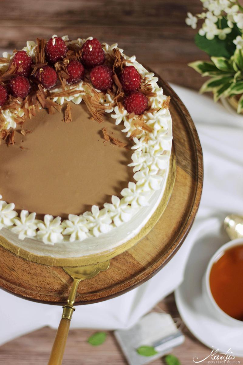 Rezeptbild: Earl Grey Milchschokoladentorte mit Himbeeren