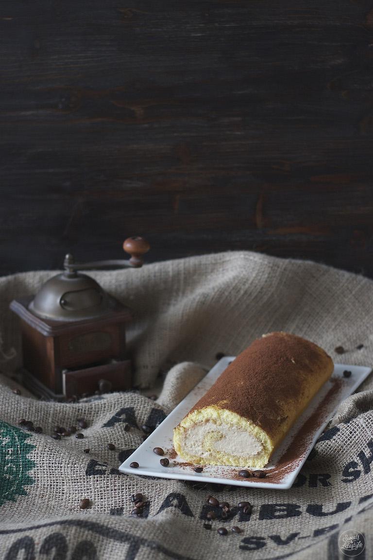 Rezeptbild: Biskuitroulade mit Kaffeecreme