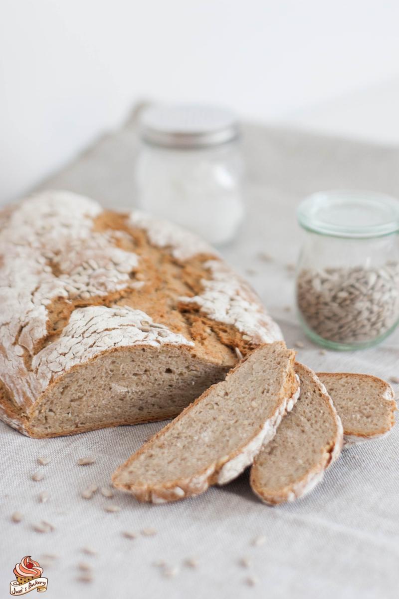 Rezeptbild: Sonnenblumenkerne-Brot