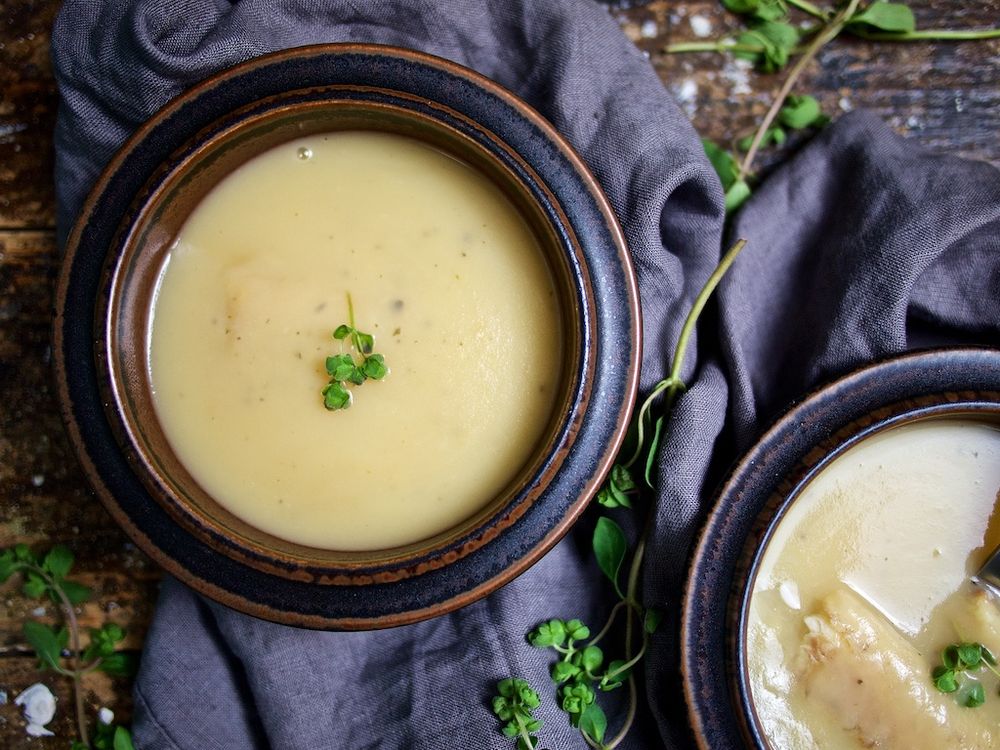 Rezeptbild: Kartoffel-Apfel-Suppe mit geräuchertem Aal