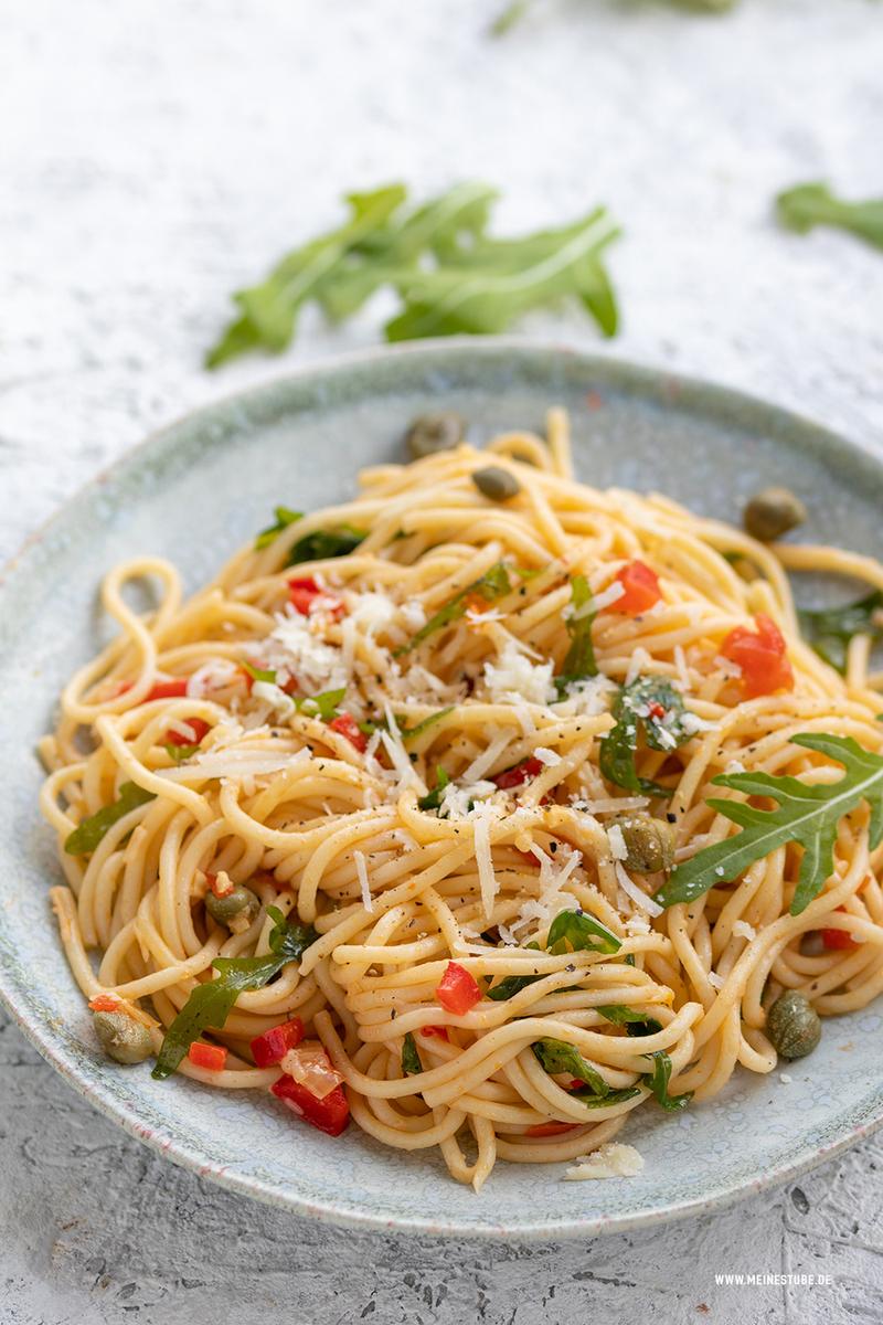Rezeptbild: Nudeln mit Rucola, Tomaten und Paprika