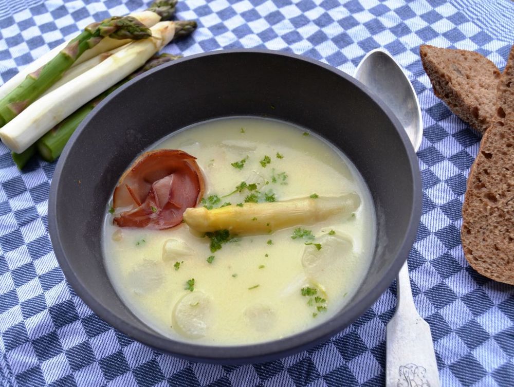 Rezeptbild: Spargelsuppe mit Safran