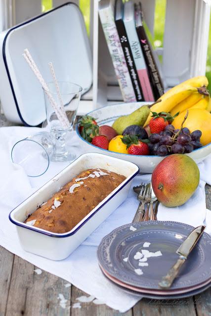 Rezeptbild:  Mango-Kokos Brot mit Macadamia Nüssen