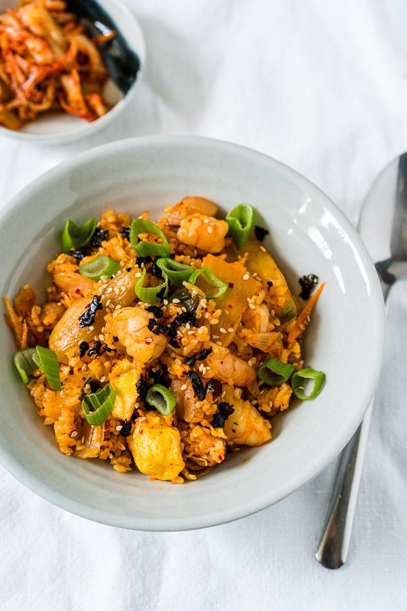Rezeptbild: Gebratener Kimchi Reis mit Garnelen und Ei